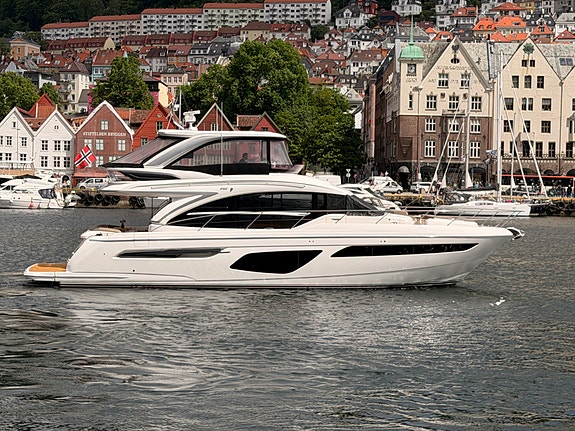 Princess F62 Hardtop med el skyvetak. Seakeeper, støste maskiner, fullutstyrt bå 6 of 30
