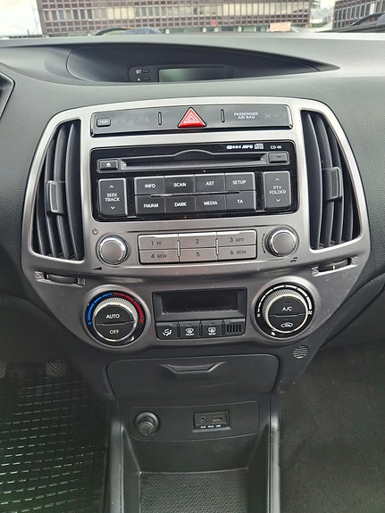 Hyundai i20 13 of 19