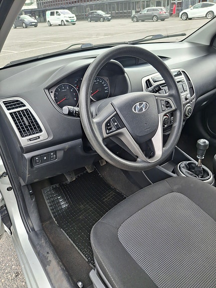 Hyundai i20 11 of 19