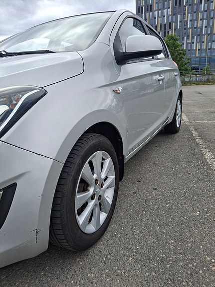 Hyundai i20 2 of 5