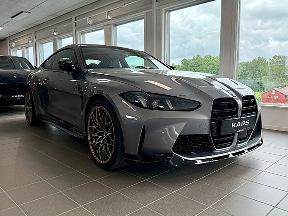 BMW M4 2 of 5