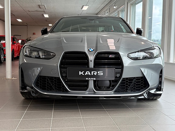BMW M4 4 of 5
