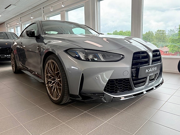 BMW M4 3 of 5