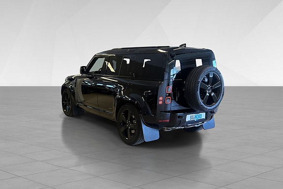 Land Rover Defender 110 4 of 5