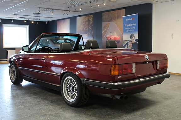 BMW 320 7 of 16