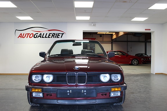 BMW 320 3 of 16