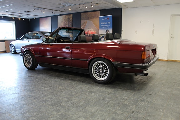 BMW 320 8 of 16
