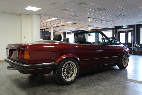 BMW 320 6 of 16