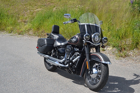 Harley-Davidson FLHCS Heritage Classic 114 3 of 5