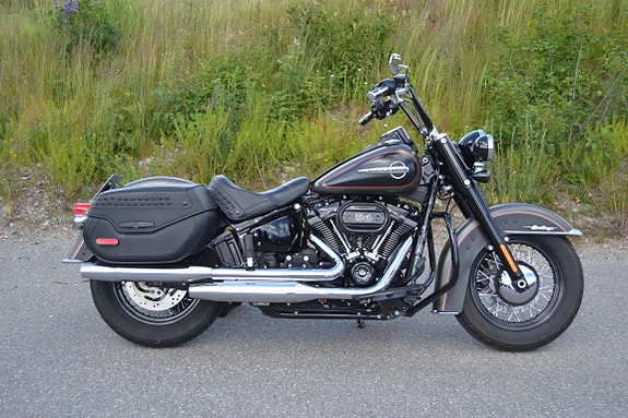 Harley-Davidson FLHCS Heritage Classic 114 5 of 5