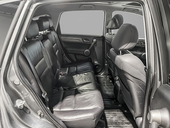 Honda CR-V 25 of 30