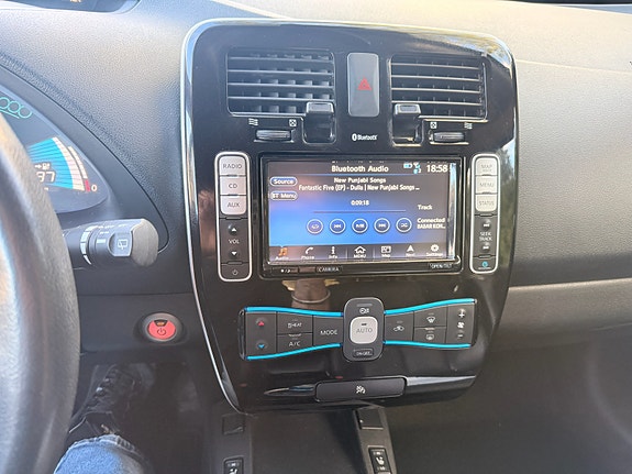 Nissan Leaf 6 of 28
