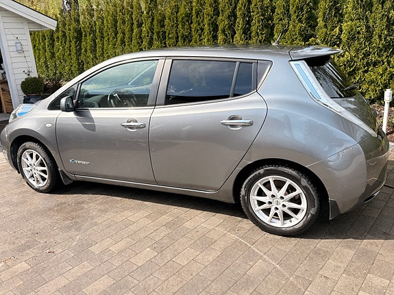 Nissan Leaf 25 of 28
