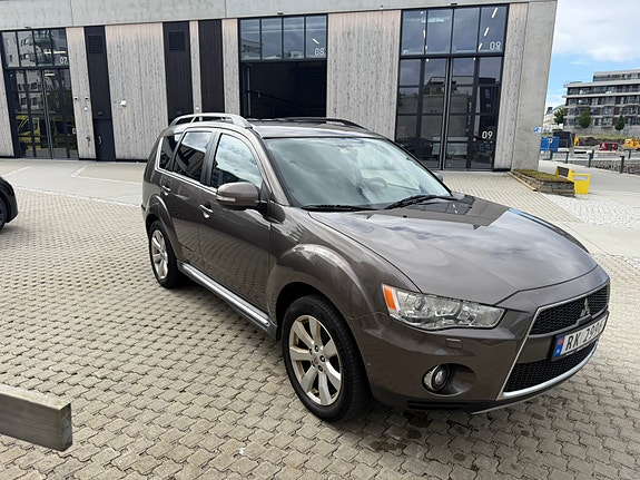 Mitsubishi Outlander 2 of 5