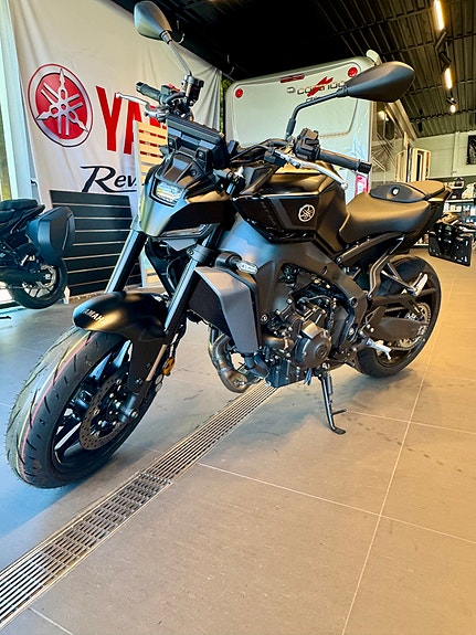 Yamaha MT-09 Tech Black 2 of 5