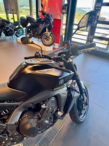 Yamaha MT-09 Tech Black 6 of 10
