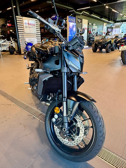Yamaha MT-09 Tech Black 8 of 10