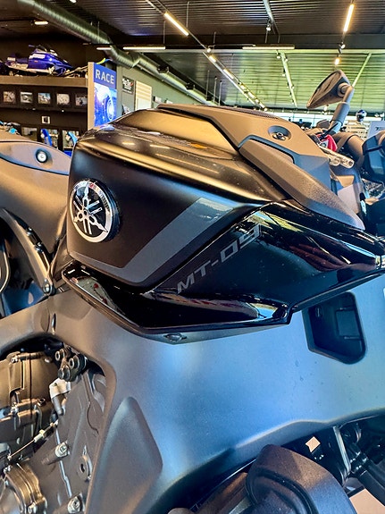 Yamaha MT-09 Tech Black 7 of 10