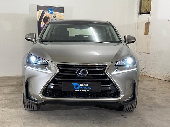 Lexus NX300h 3 of 5