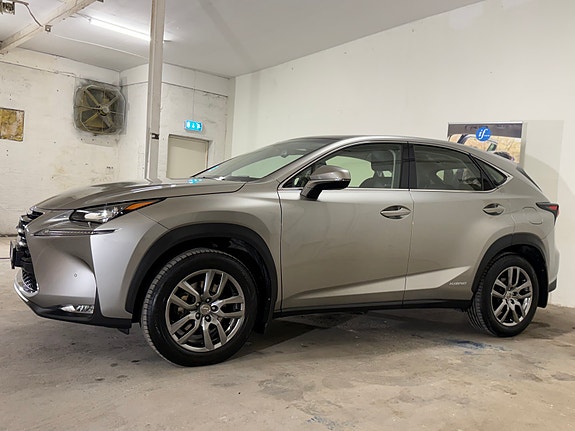 Lexus NX300h 5 of 5