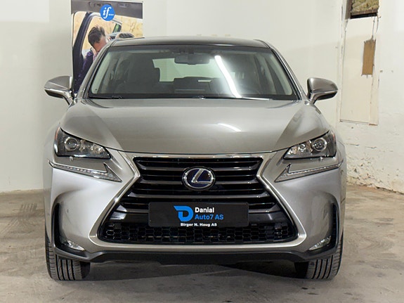 Lexus NX300h 2 of 5