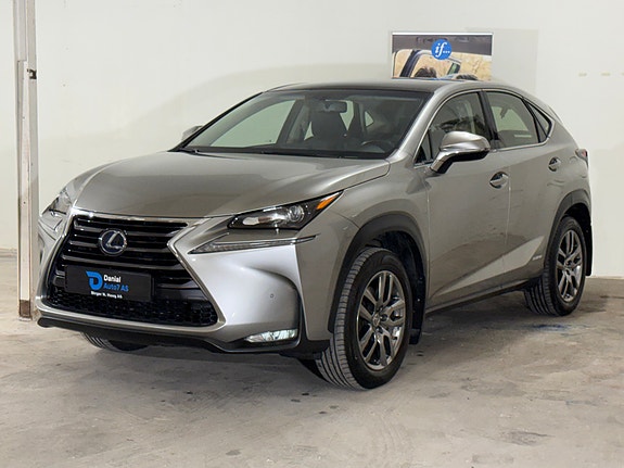 Lexus NX300h 4 of 5