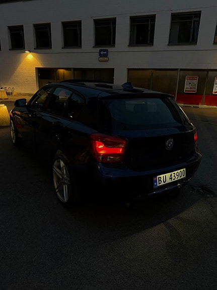 BMW 116i 4 of 5