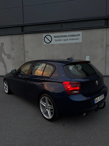 BMW 116i 2 of 5