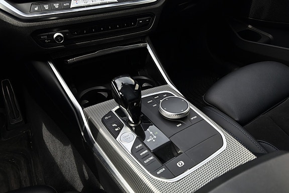 BMW 330e 14 of 19