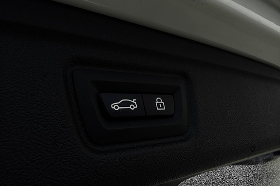 BMW 330e 16 of 19