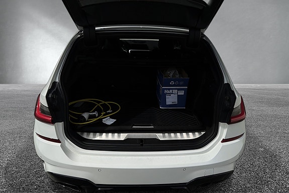 BMW 330e 19 of 19