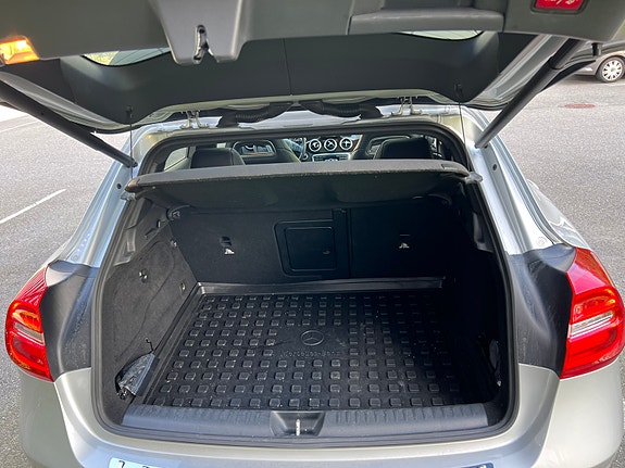 Mercedes-Benz GLA220 19 of 25