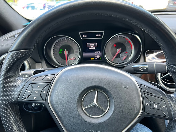 Mercedes-Benz GLA220 12 of 25