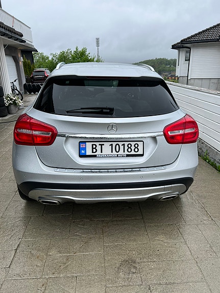Mercedes-Benz GLA220 3 of 25