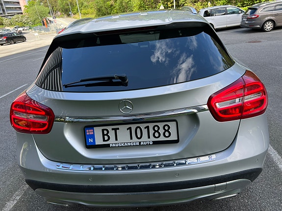 Mercedes-Benz GLA220 4 of 25