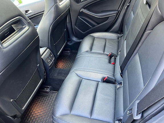 Mercedes-Benz GLA220 9 of 25