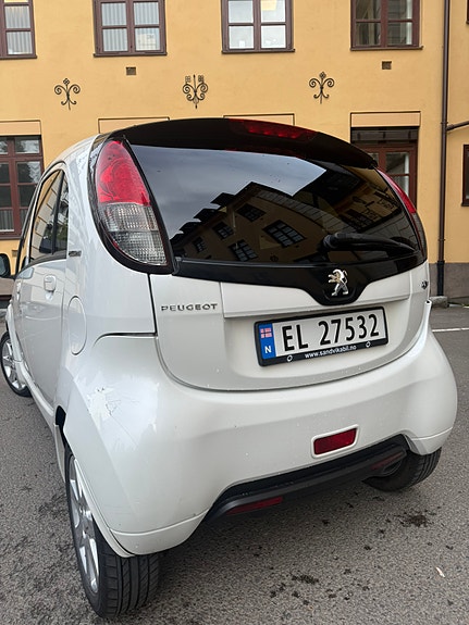 Peugeot iOn 3 of 5
