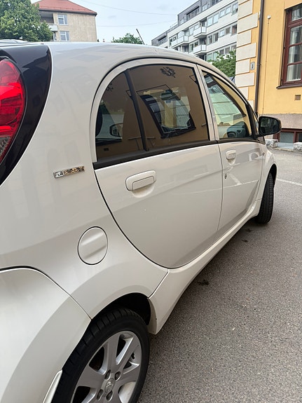 Peugeot iOn 9 of 20