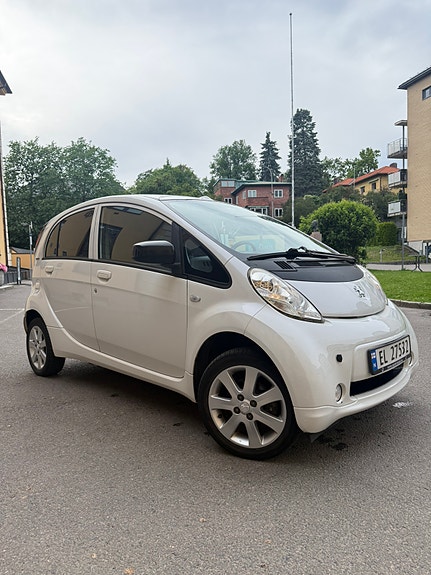 Peugeot iOn 8 of 20