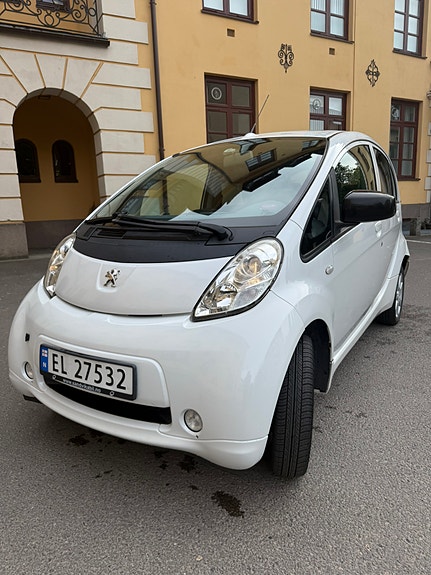 Peugeot iOn 7 of 20