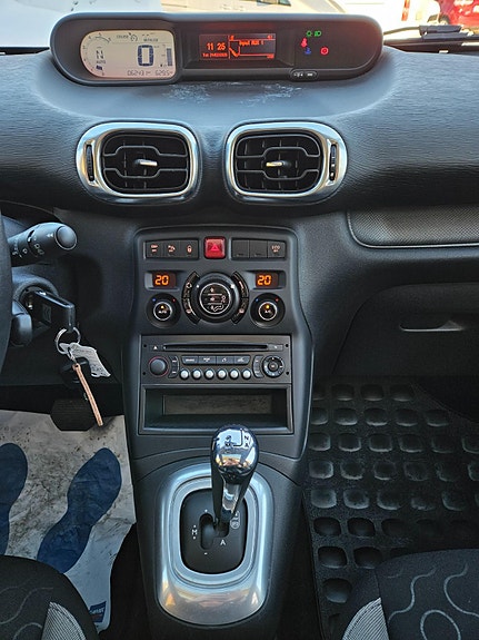 Citroen C3 Picasso 26 of 30