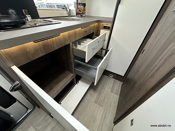 Benimar Tessoro 481 13 of 30