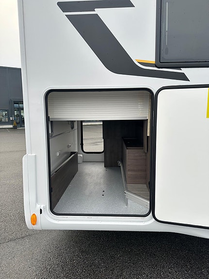 Benimar Tessoro 497 Del-skinn / 180 HK / 8 - trinn automat 9 of 30