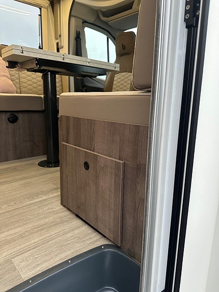 Benimar Tessoro 497 Del-skinn / 180 HK / 8 - trinn automat 28 of 30
