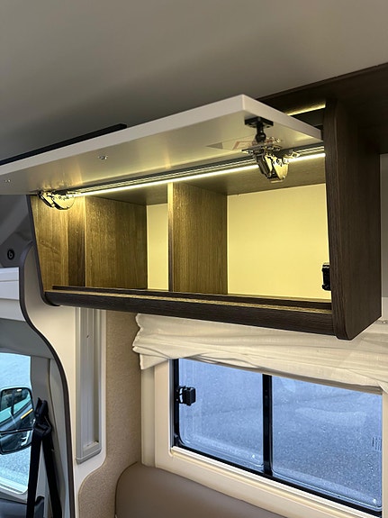 Benimar Tessoro 497 Del-skinn / 180 HK / 8 - trinn automat 27 of 30