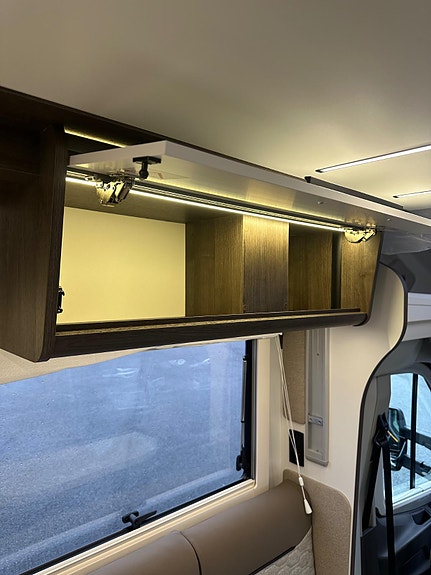 Benimar Tessoro 497 Del-skinn / 180 HK / 8 - trinn automat 23 of 30