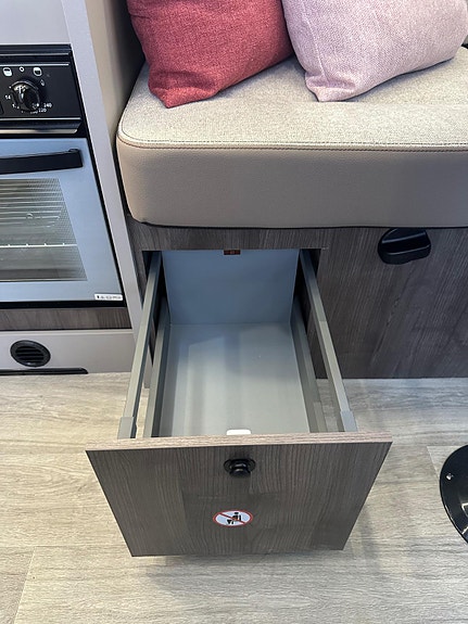 Benimar Tessoro 497 Del-skinn / 180 HK / 8 - trinn automat 25 of 30
