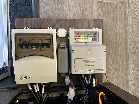 Benimar Tessoro 497 Del-skinn / 180 HK / 8 - trinn automat 29 of 30