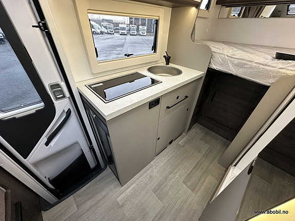Benimar Yrteo 840 Premium interiør / Førerkort kl B / Lithiumbatteri 11 of 30