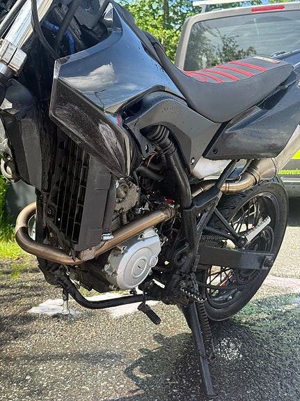Yamaha WR 125 X 3 of 5